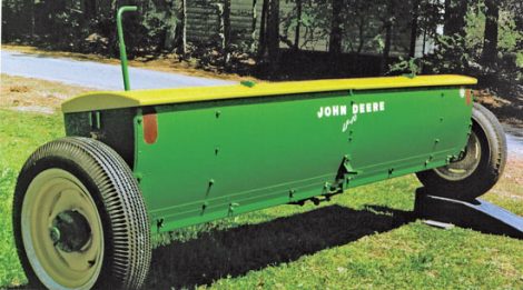 Peach of a John Deere Spreader Image